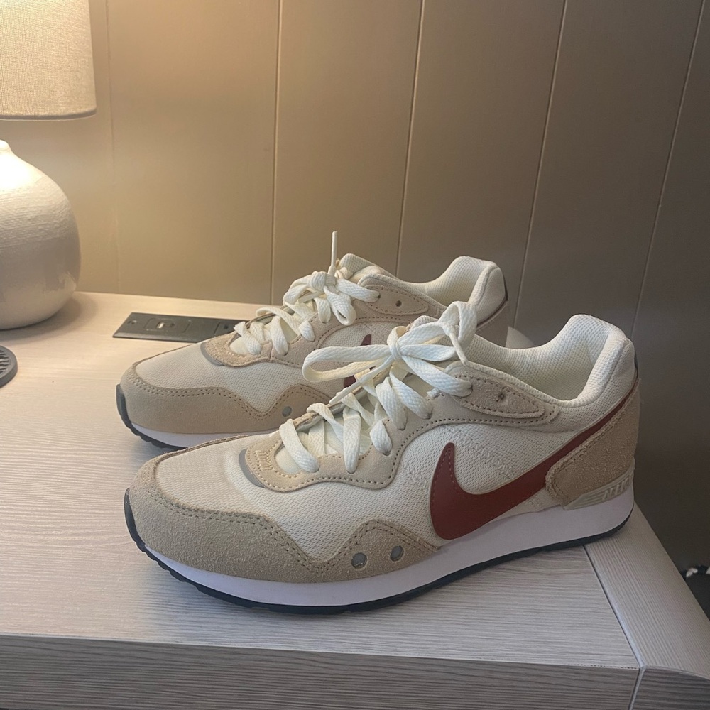NWOT Nike Venture ‘Coconut Milk’ color, size 7 - Picture 8 of 10